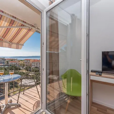 Nina Seaview Baska Voda