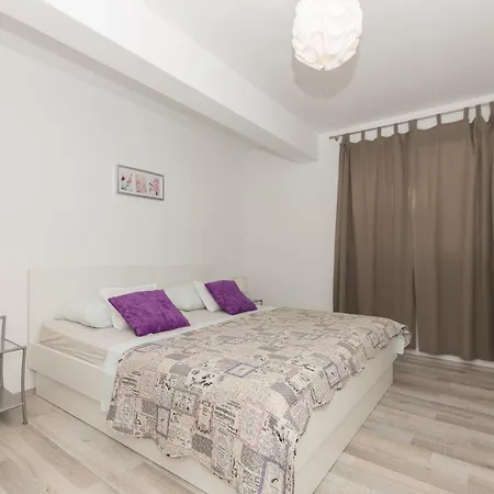 Nina Seaview * Baška Voda